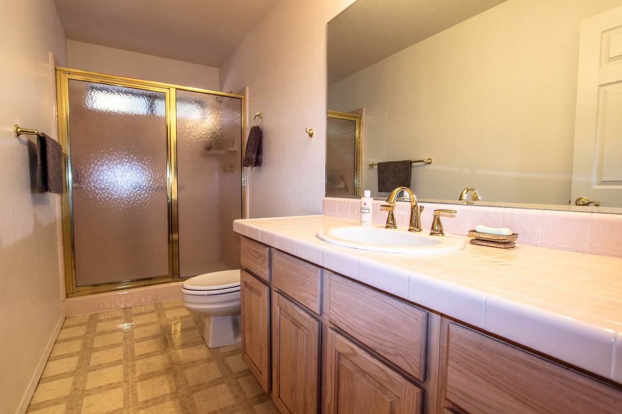 1405 E Valley View Rd - Photo 7 of 14
