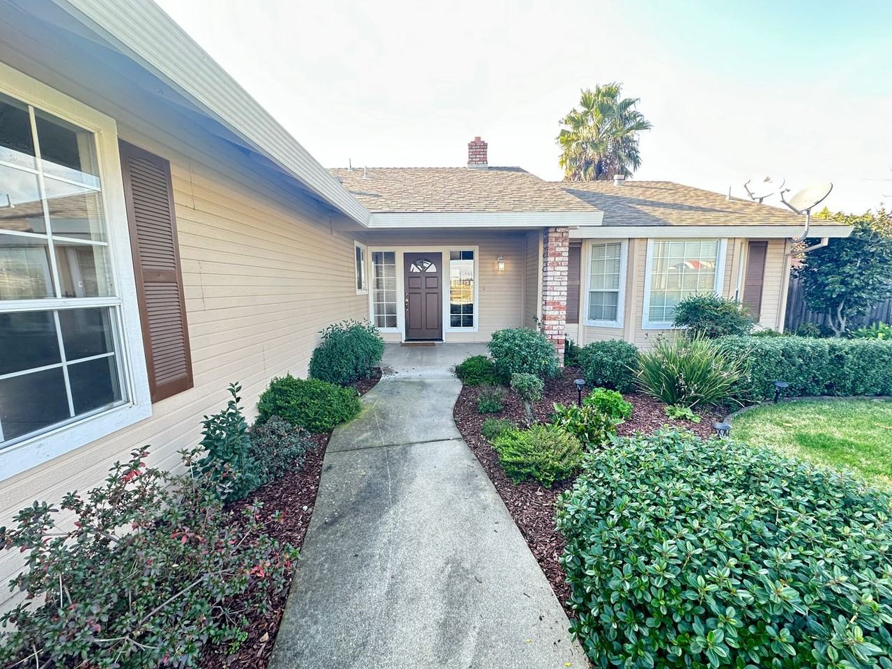 1196 Ruth Ave - Photo 2 of 5