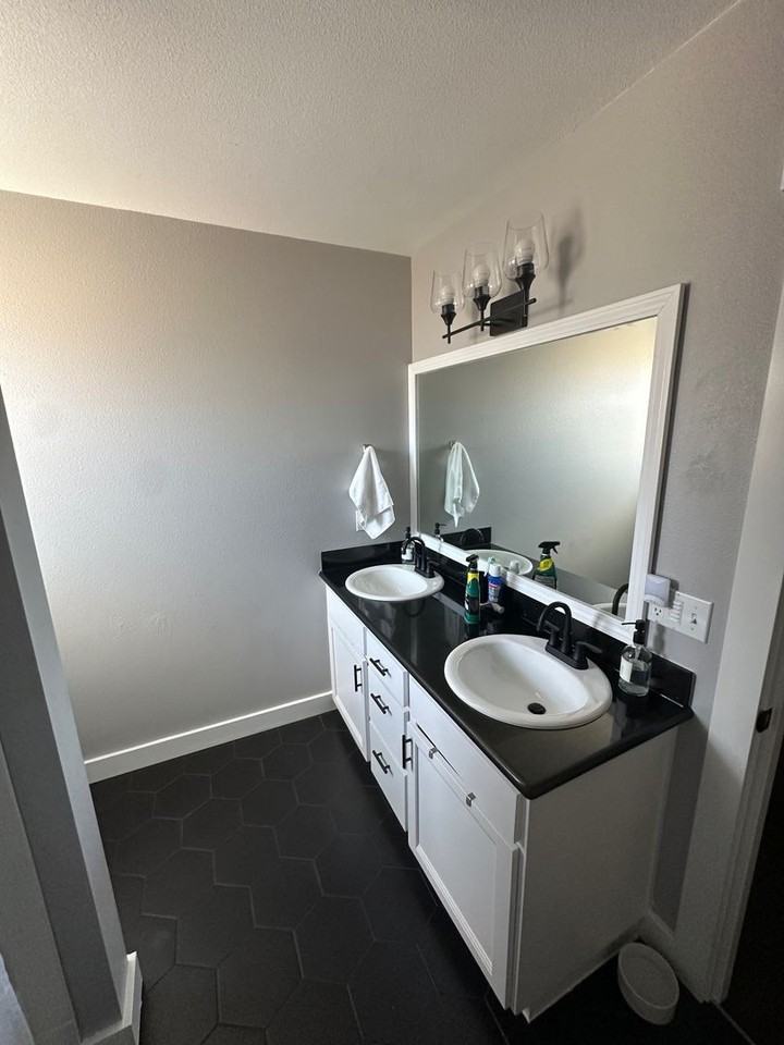 1670 Westwind Cir - Photo 5 of 50