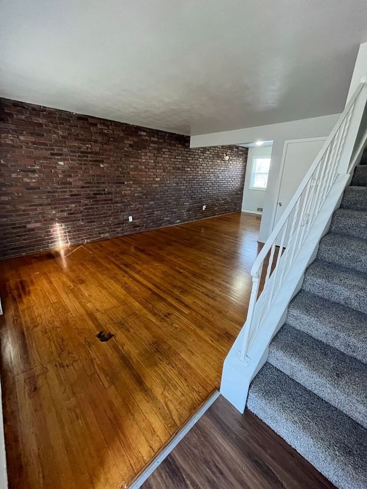 1415 N Main St - Photo 2 of 13