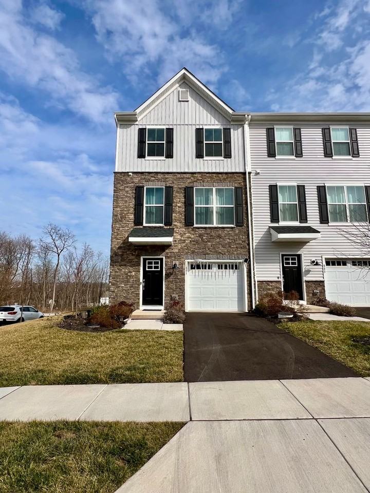 801 Pecan Rd - Photo 2 of 28