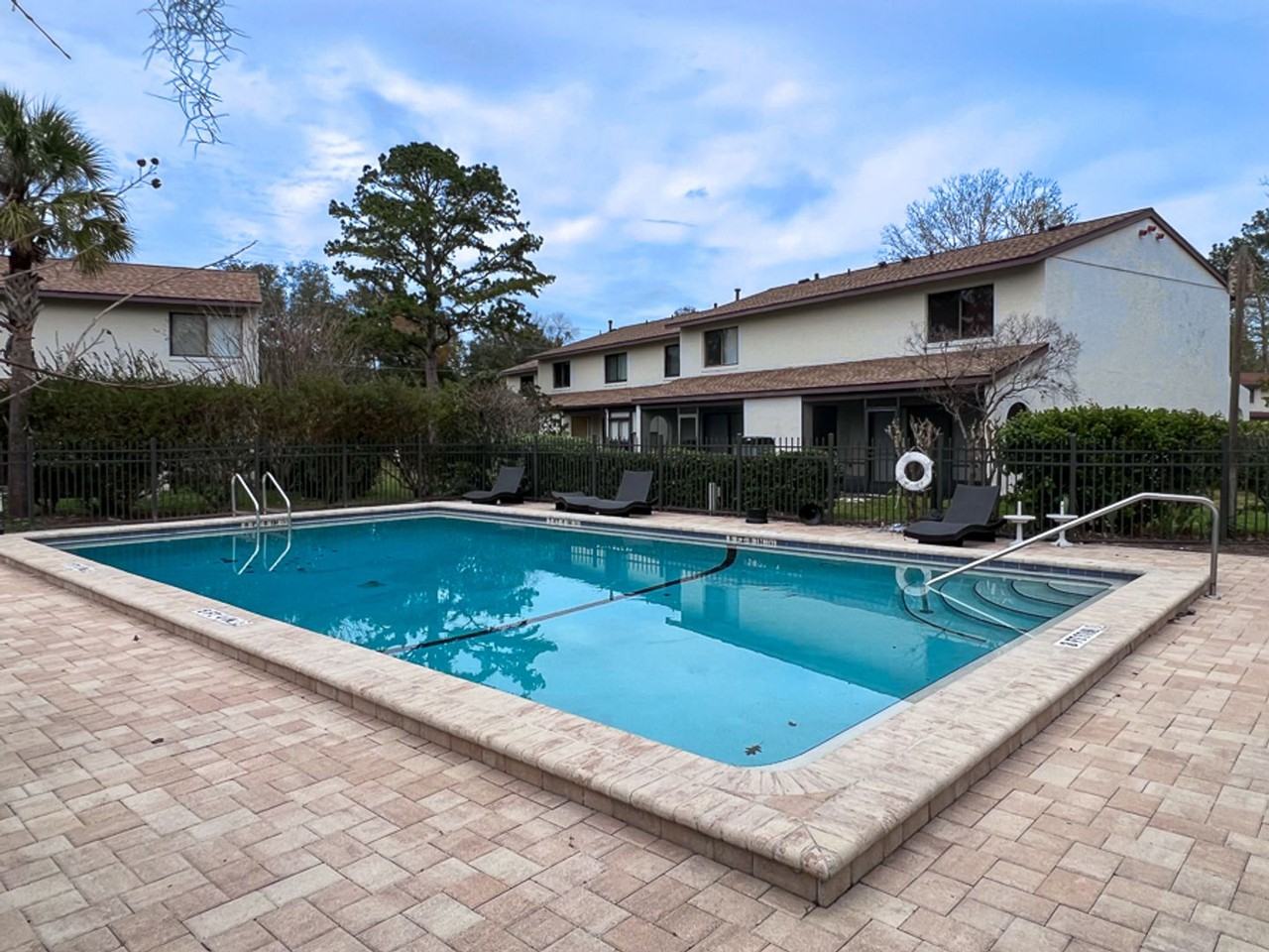 2635 Sw 35th Pl - Photo 2 of 30