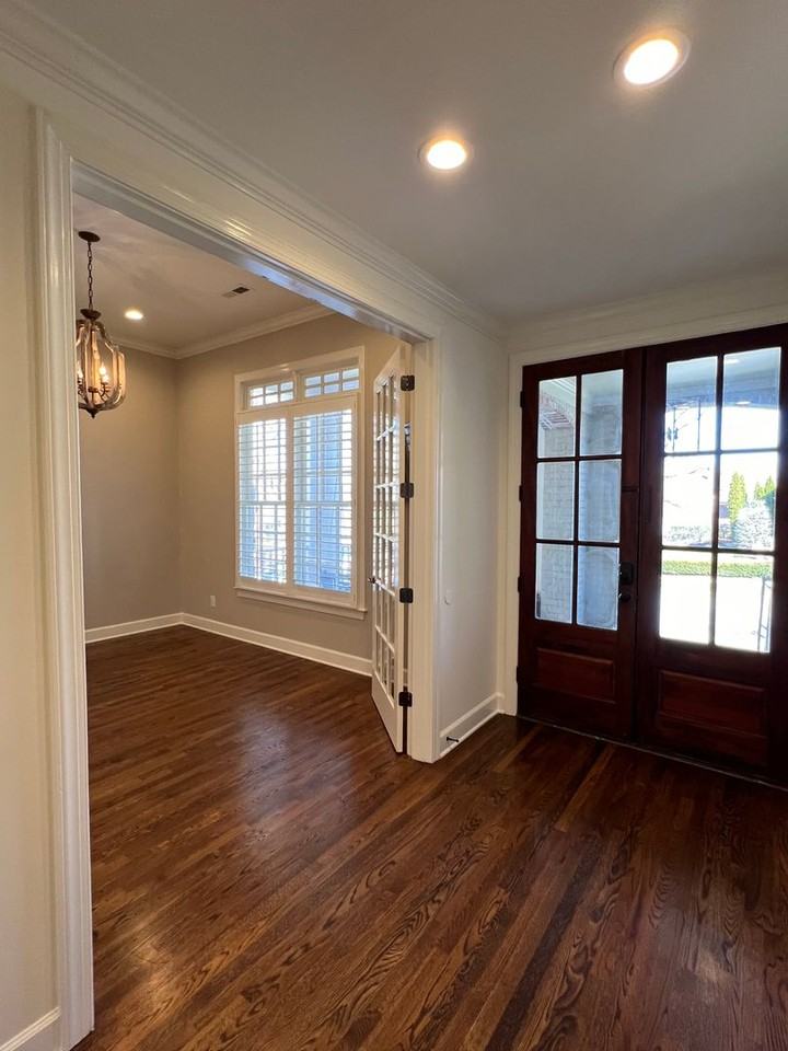 121 Gladstone Ln - Photo 3 of 50