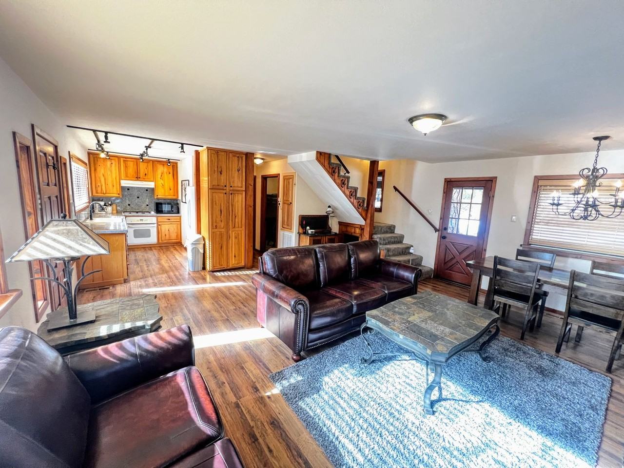 650 Tunnington Dr - Photo 3 of 17