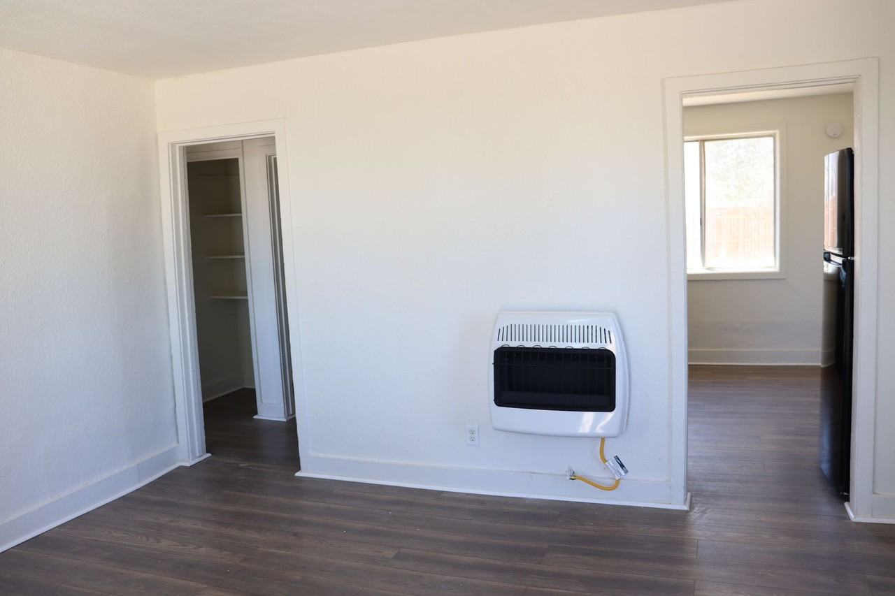 548 Graham Dr - Photo 6 of 17