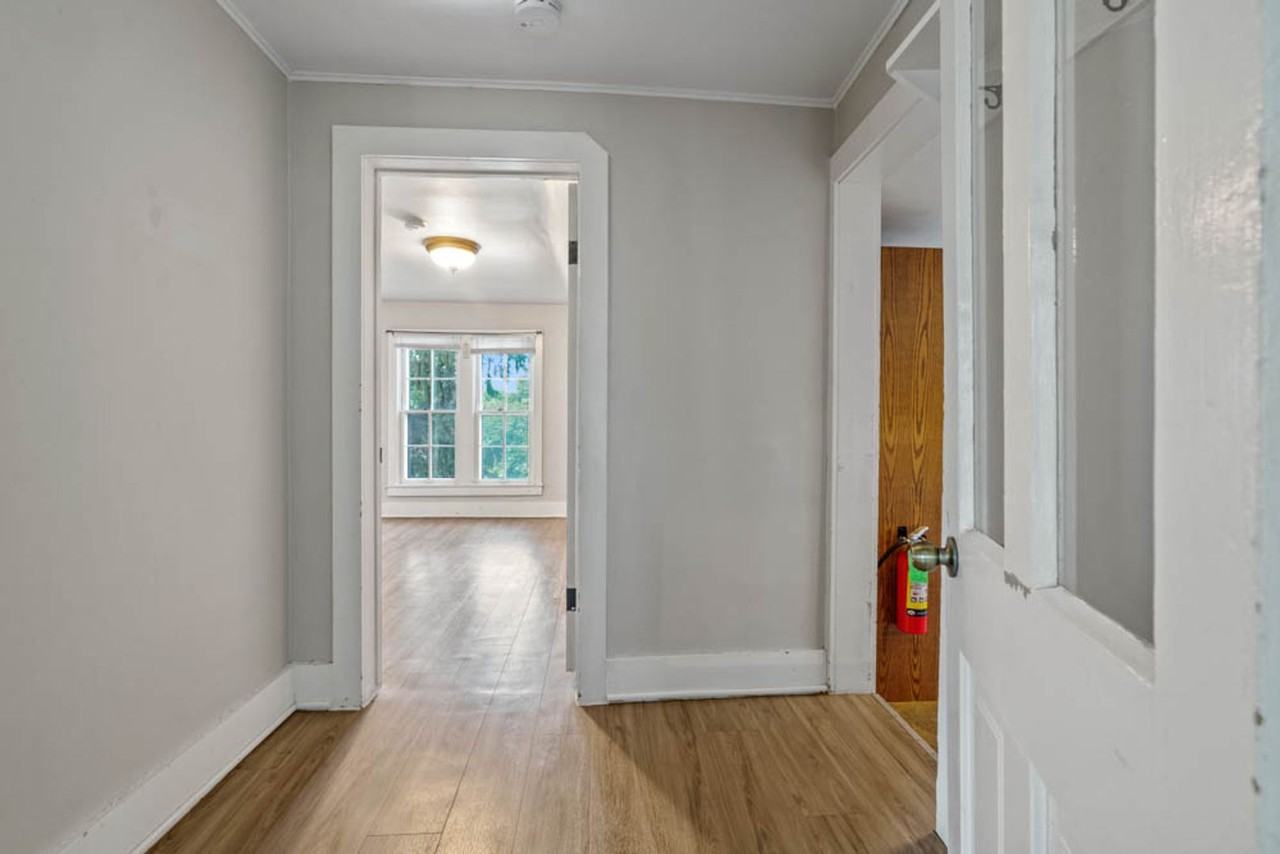 904 1/2 Clay St - Photo 4 of 16