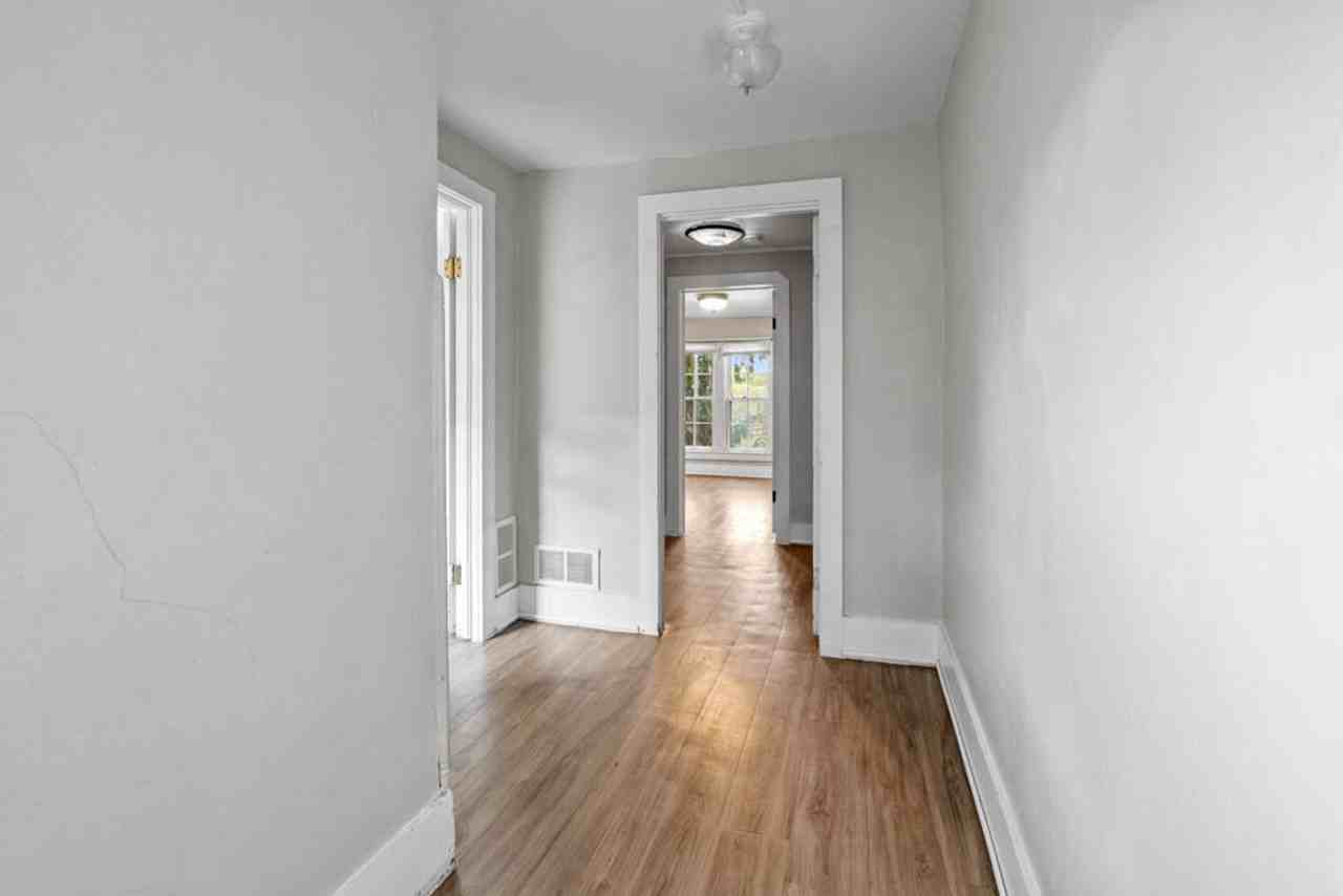 904 1/2 Clay St - Photo 4 of 16