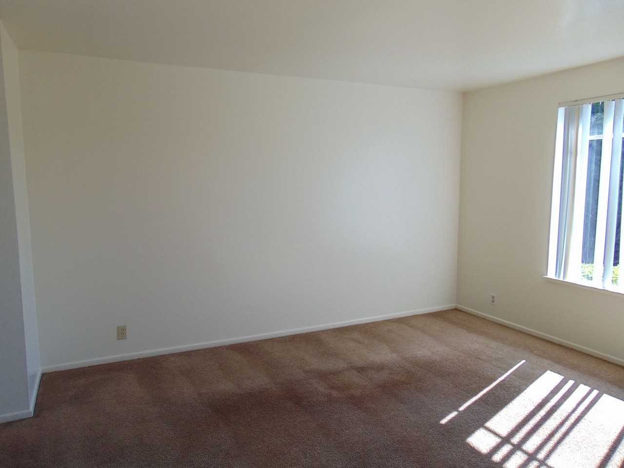 281 Donna Way - Photo 5 of 9