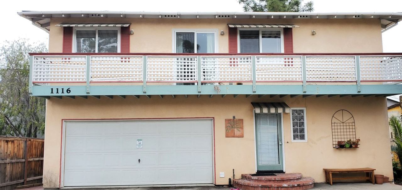 1116 Peach St - Photo 2 of 3