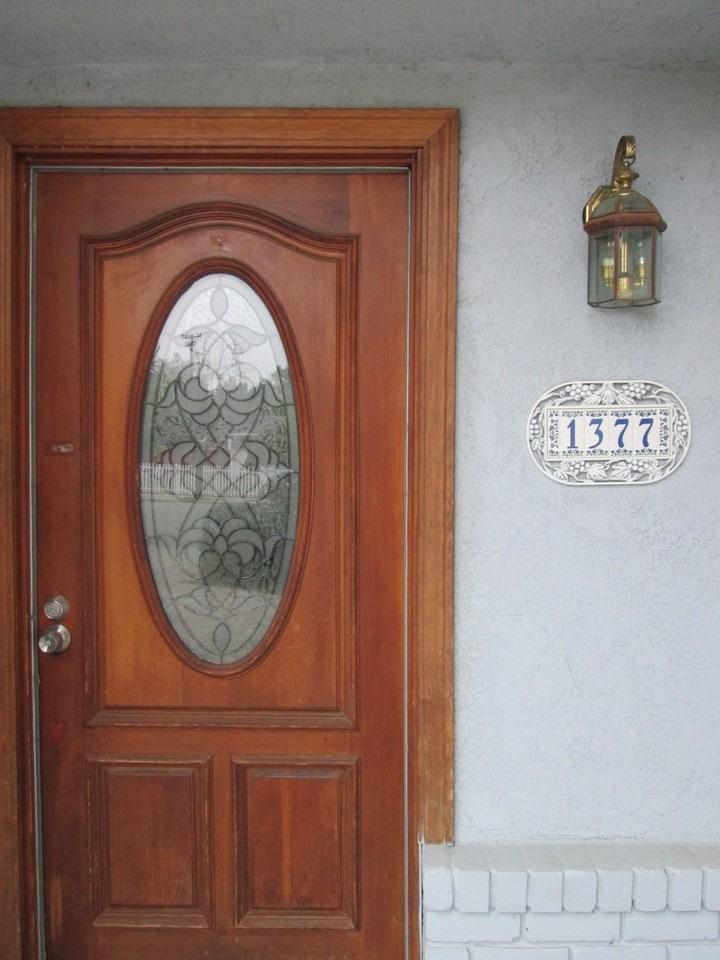 1377 Woodside Dr - Photo 2 of 11