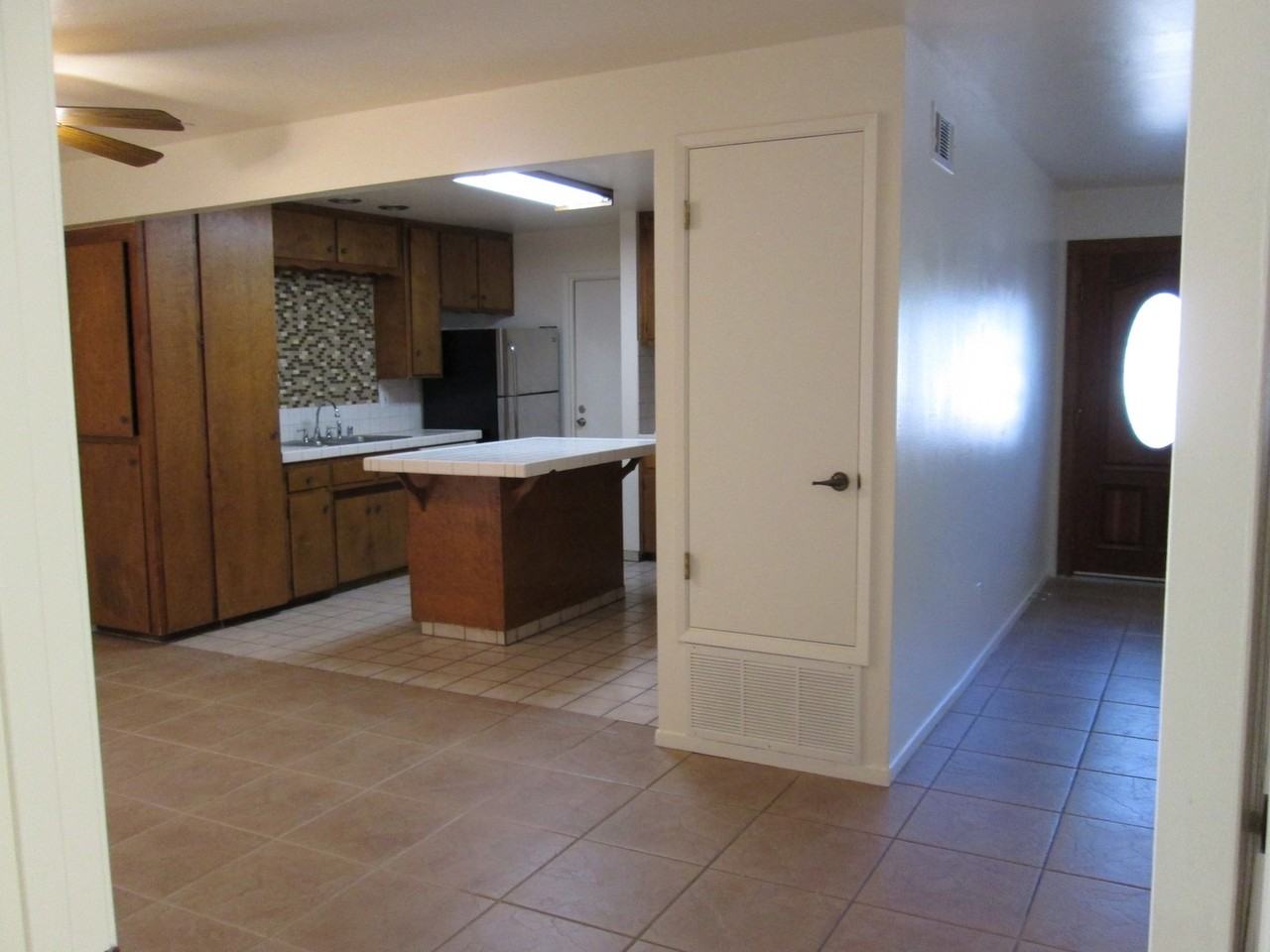 1377 Woodside Dr - Photo 3 of 11