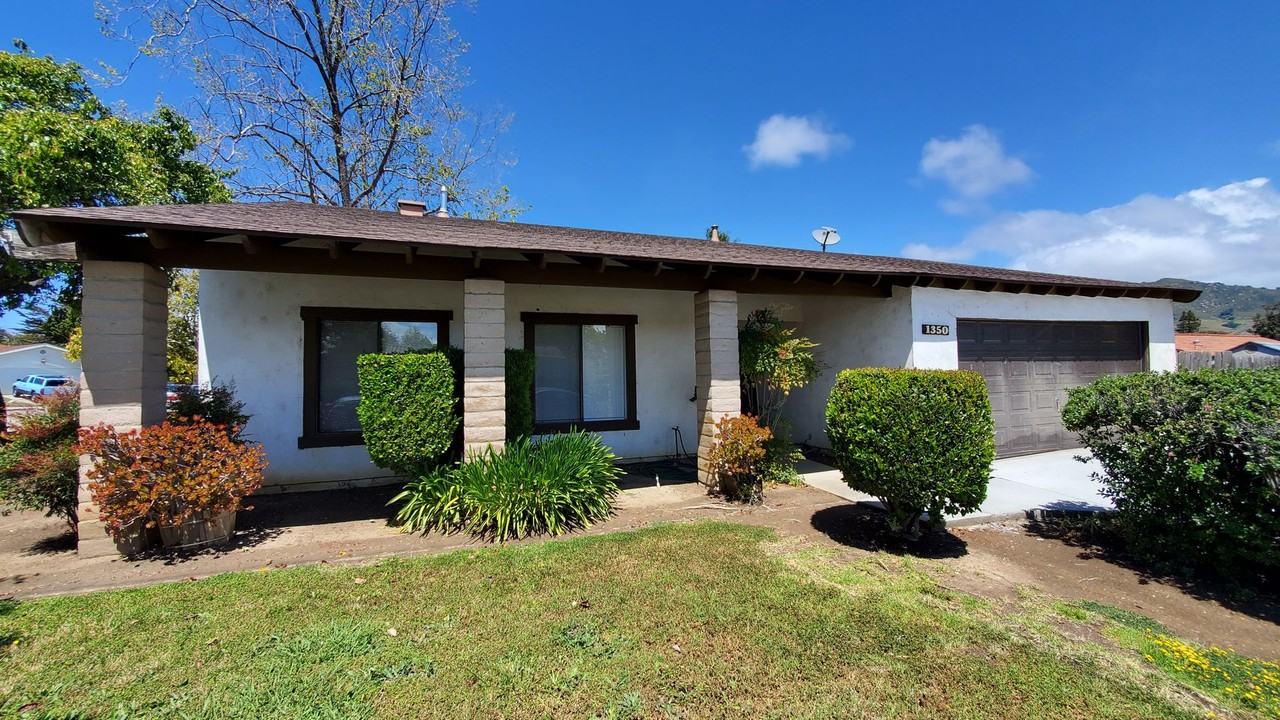 1350 Cavalier Ln - Photo 2 of 16