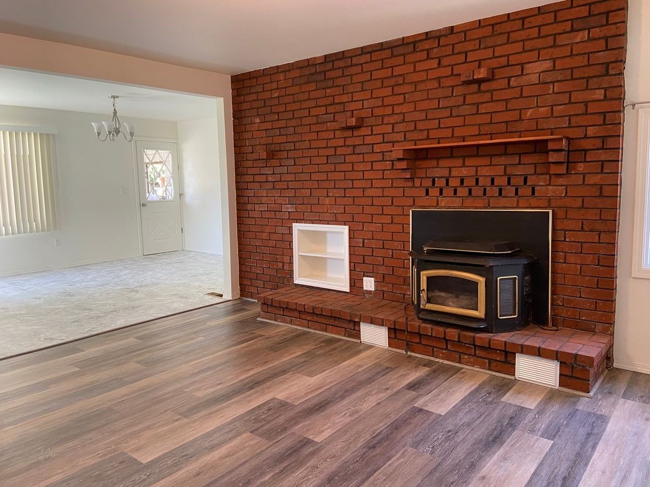 740 E 19th St - Photo 4 of 25