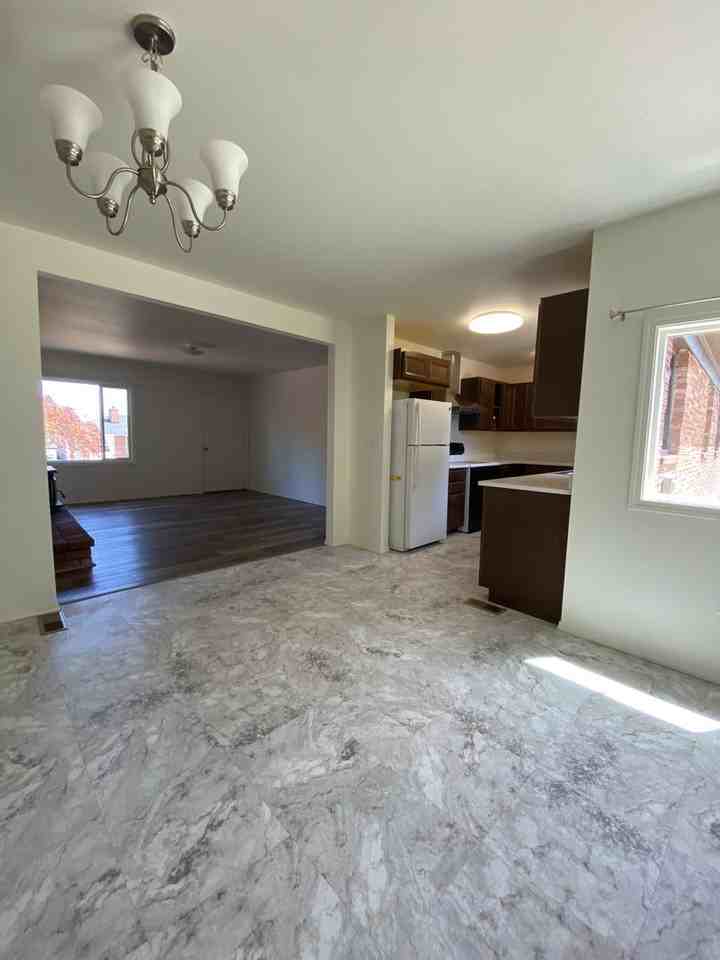 740 E 19th St - Photo 6 of 25