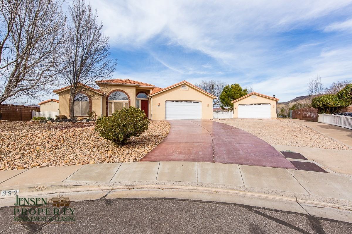 332 S Parkside Cir - Photo 2 of 50