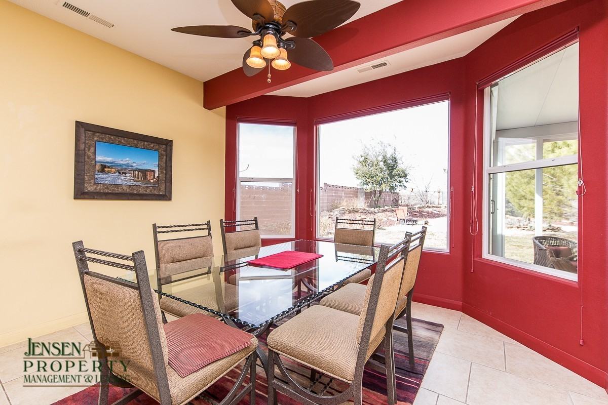 332 S Parkside Cir - Photo 5 of 50