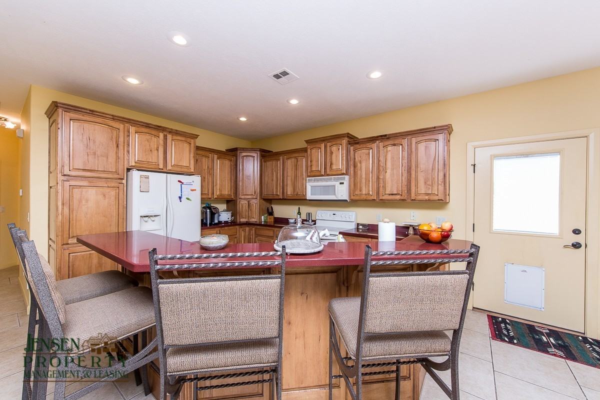 332 S Parkside Cir - Photo 6 of 50