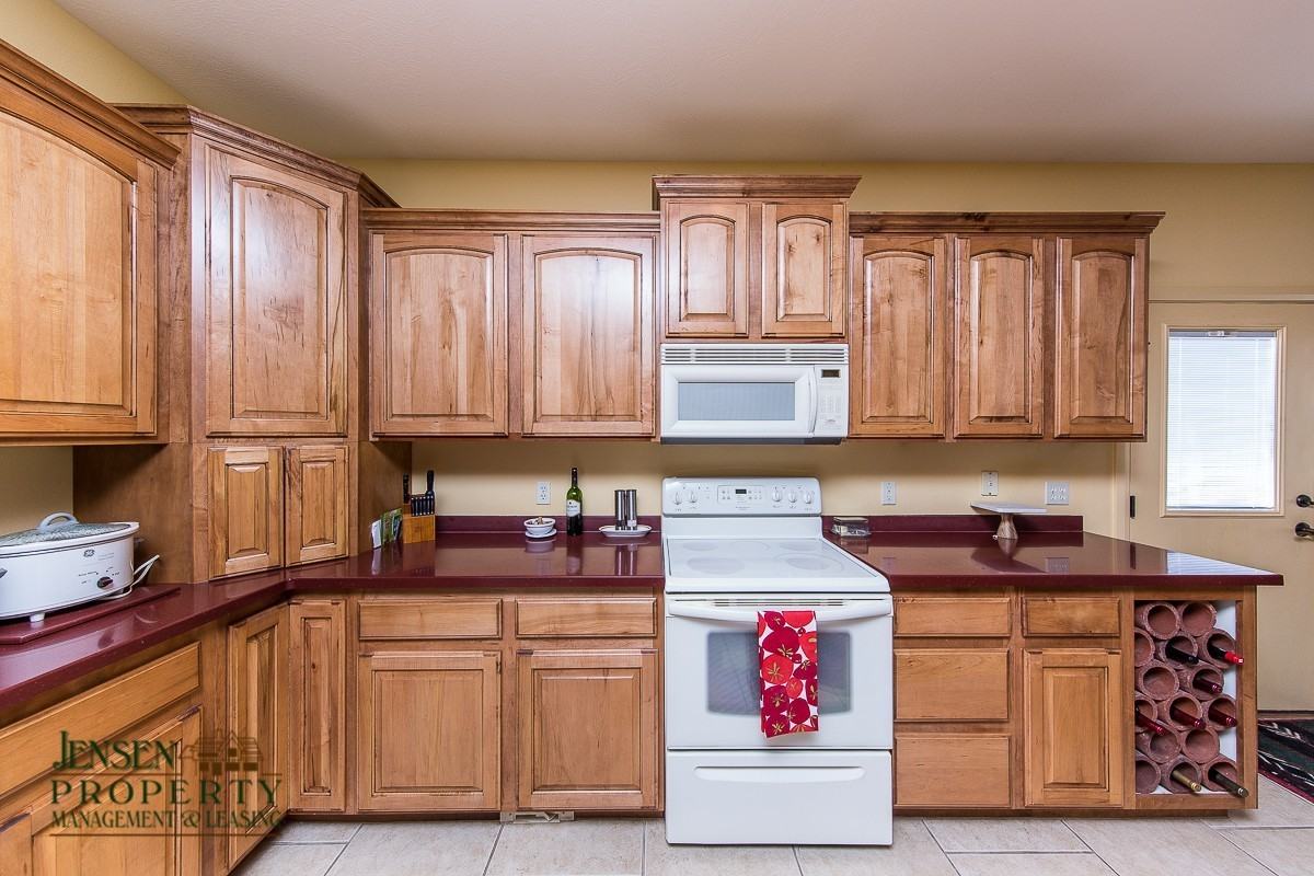 332 S Parkside Cir - Photo 7 of 50