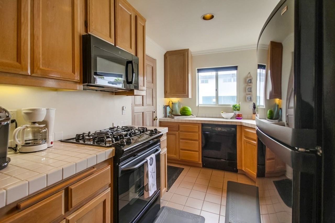 200 Pine St #2 - Photo 4 of 18