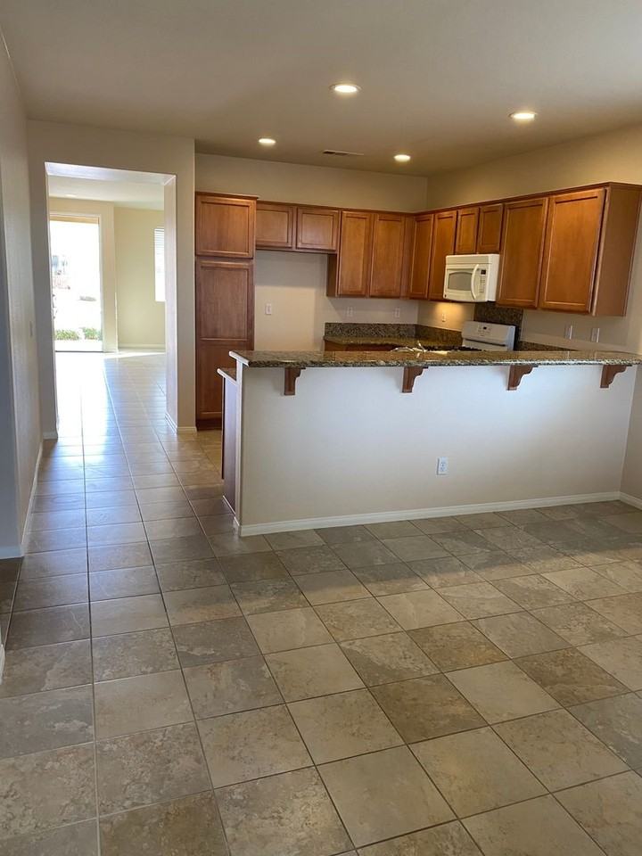 16820 Desert Lily St - Photo 5 of 28