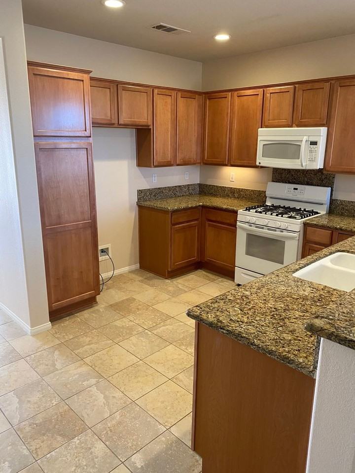 16820 Desert Lily St - Photo 6 of 28