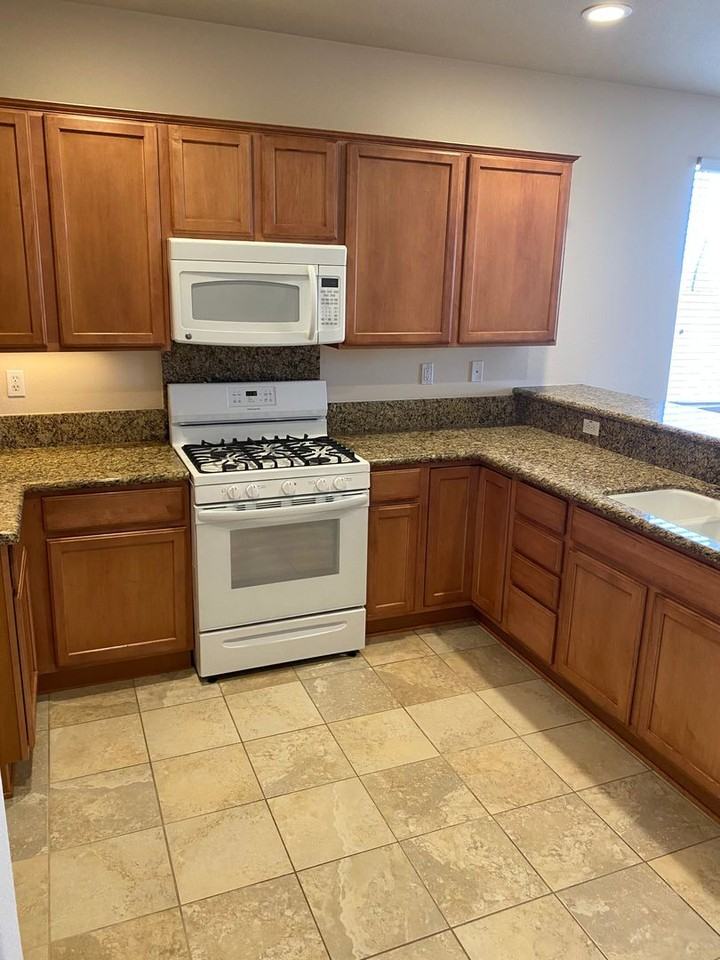 16820 Desert Lily St - Photo 7 of 28