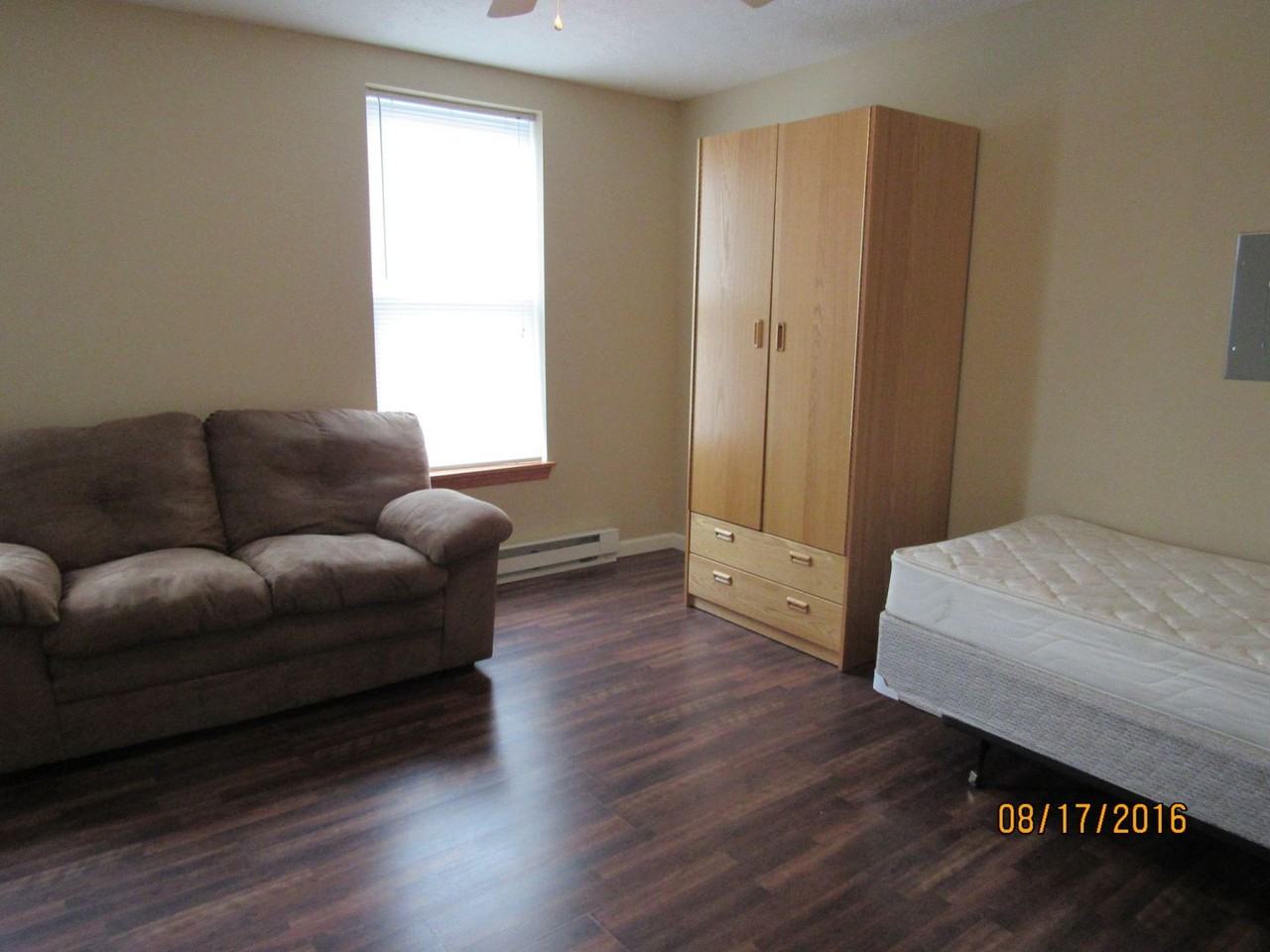 1100 RES - Photo 7 of 7