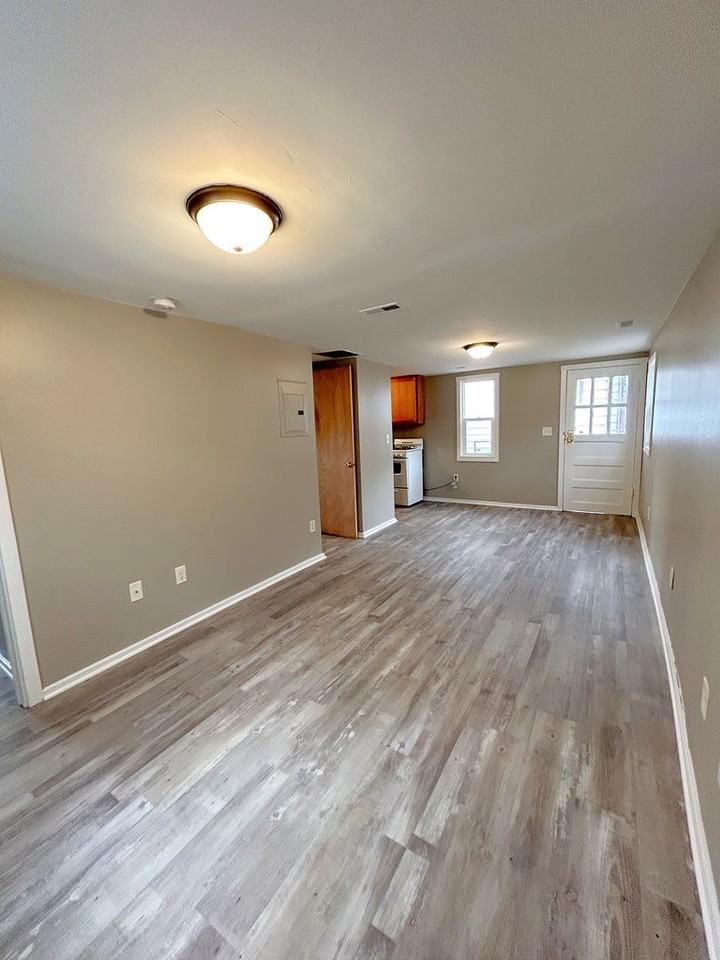 2403 Roosevelt Ave - Photo 2 of 12