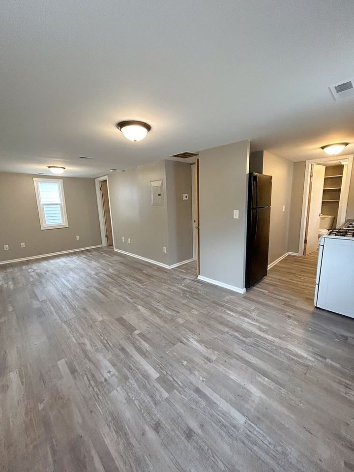 2403 Roosevelt Ave - Photo 4 of 12