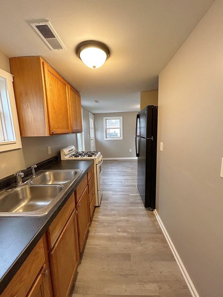 2403 Roosevelt Ave - Photo 5 of 12