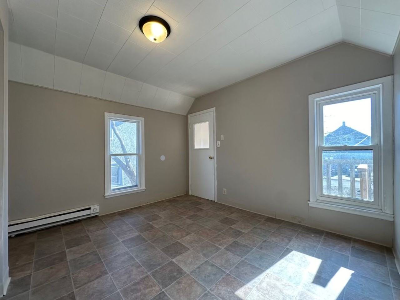 598 Rose Ave E - Photo 3 of 6