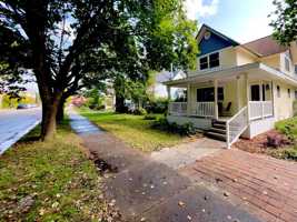 featured image of 121 S Spruce St