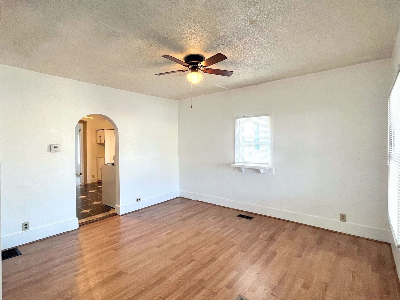 531 E Avenue B - Photo 4 of 11