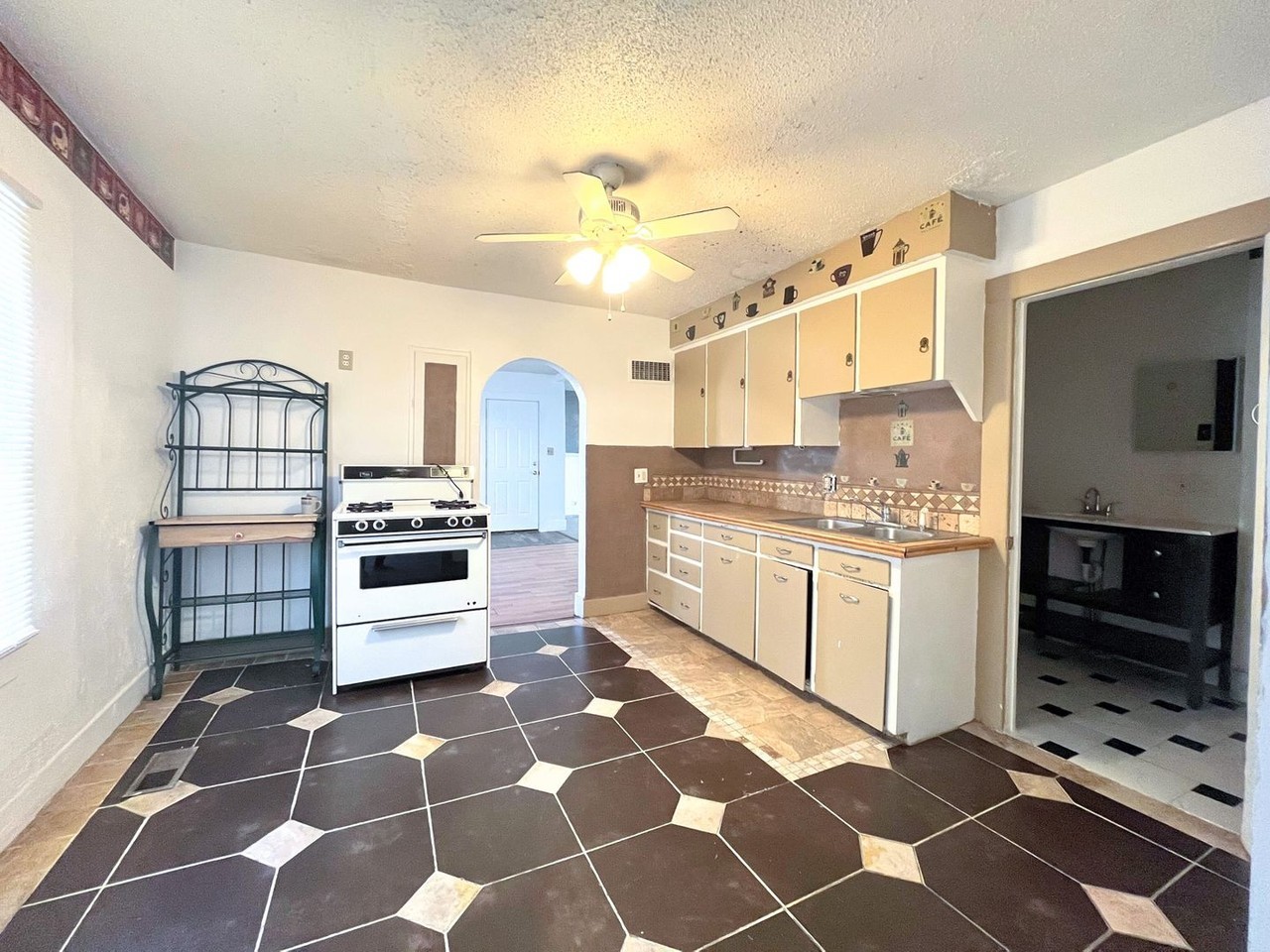 531 E Avenue B - Photo 7 of 11