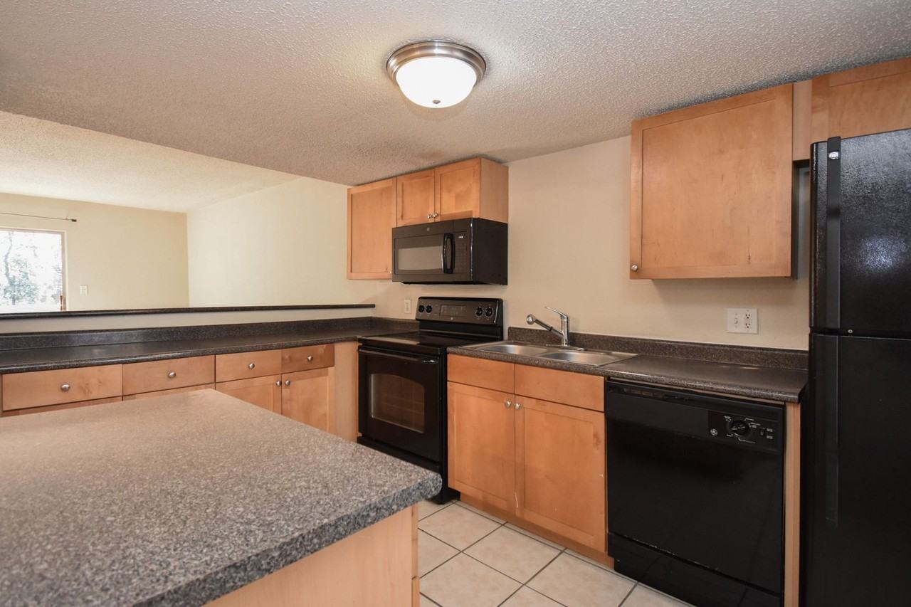 1810 Nw 23rd Blvd #275 - Photo 5 of 15