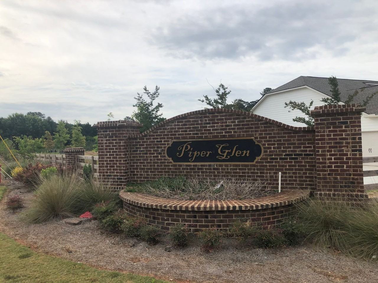 1109 Day Dr - Photo 2 of 33