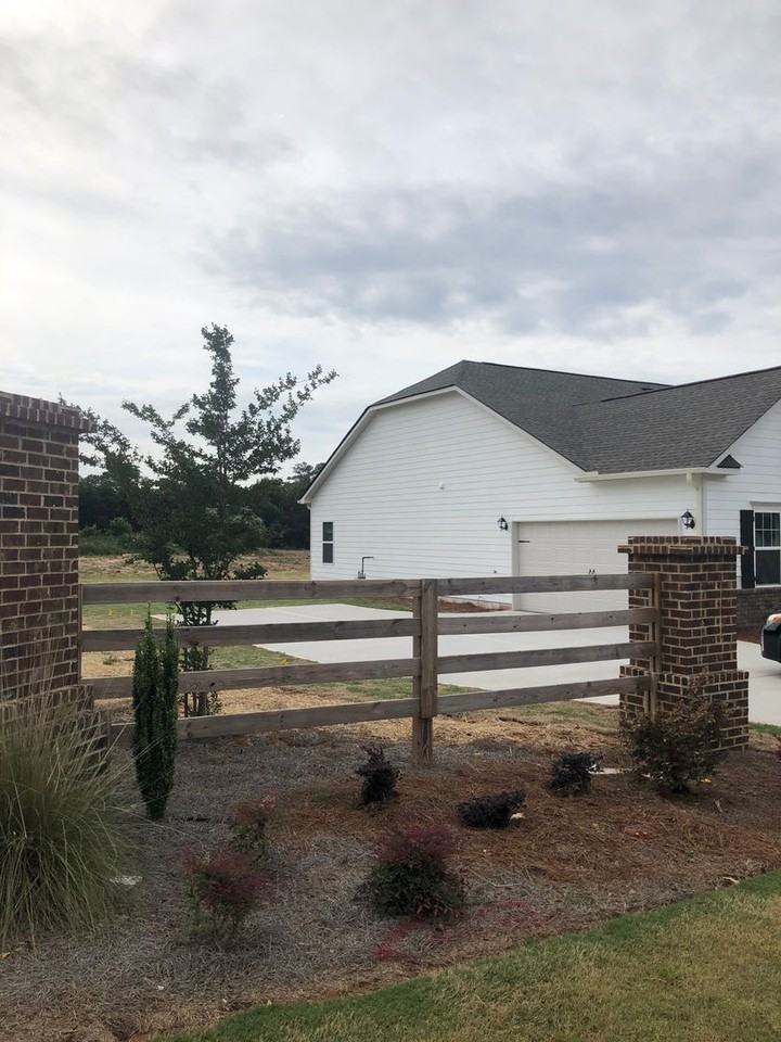 1109 Day Dr - Photo 3 of 33