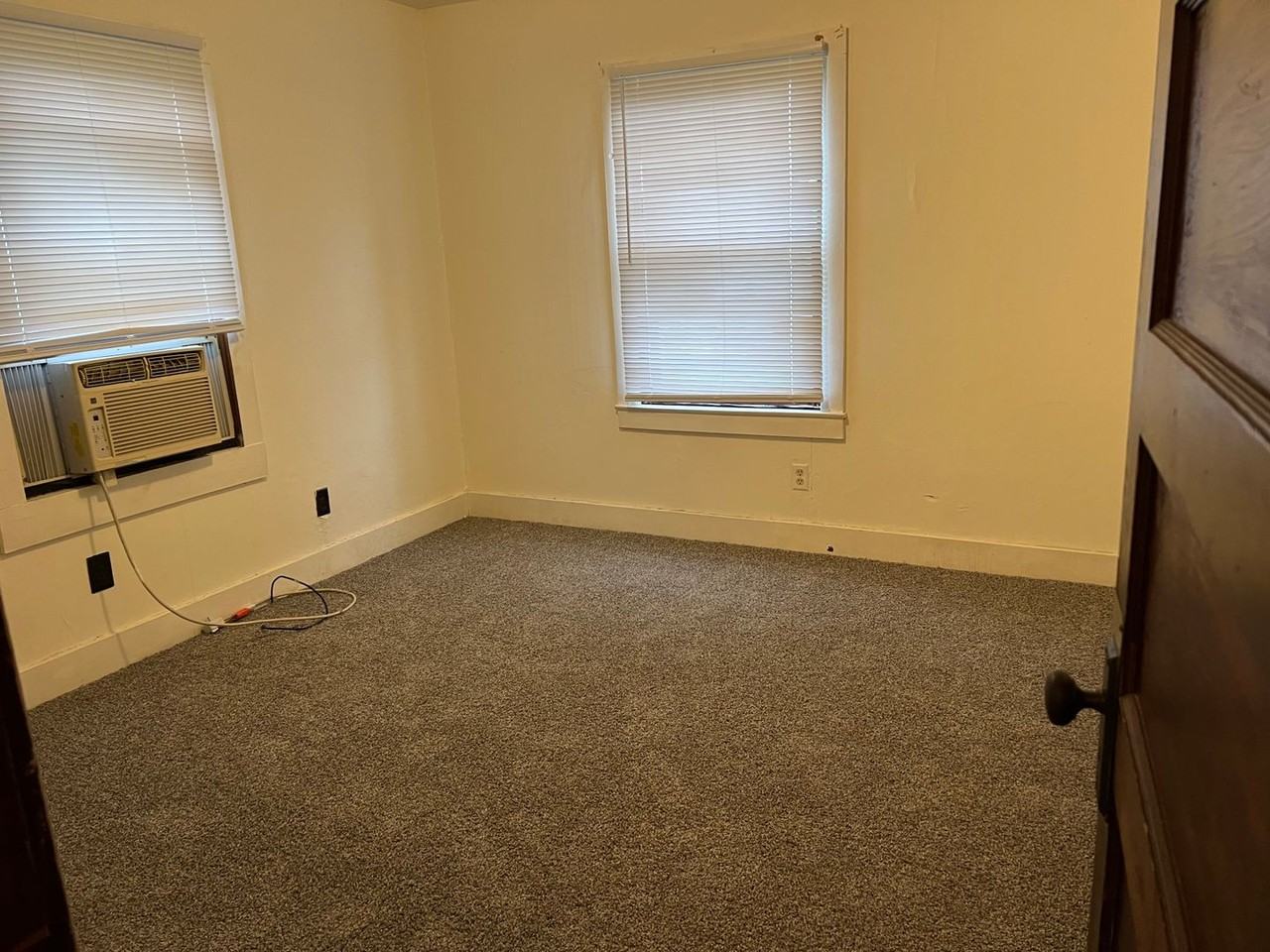 1604 Ozark St - Photo 6 of 10