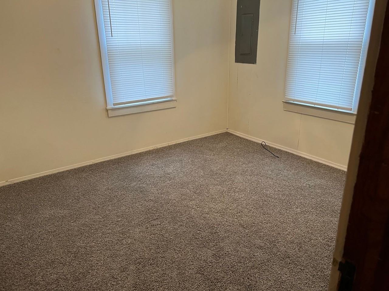 1604 Ozark St - Photo 7 of 10