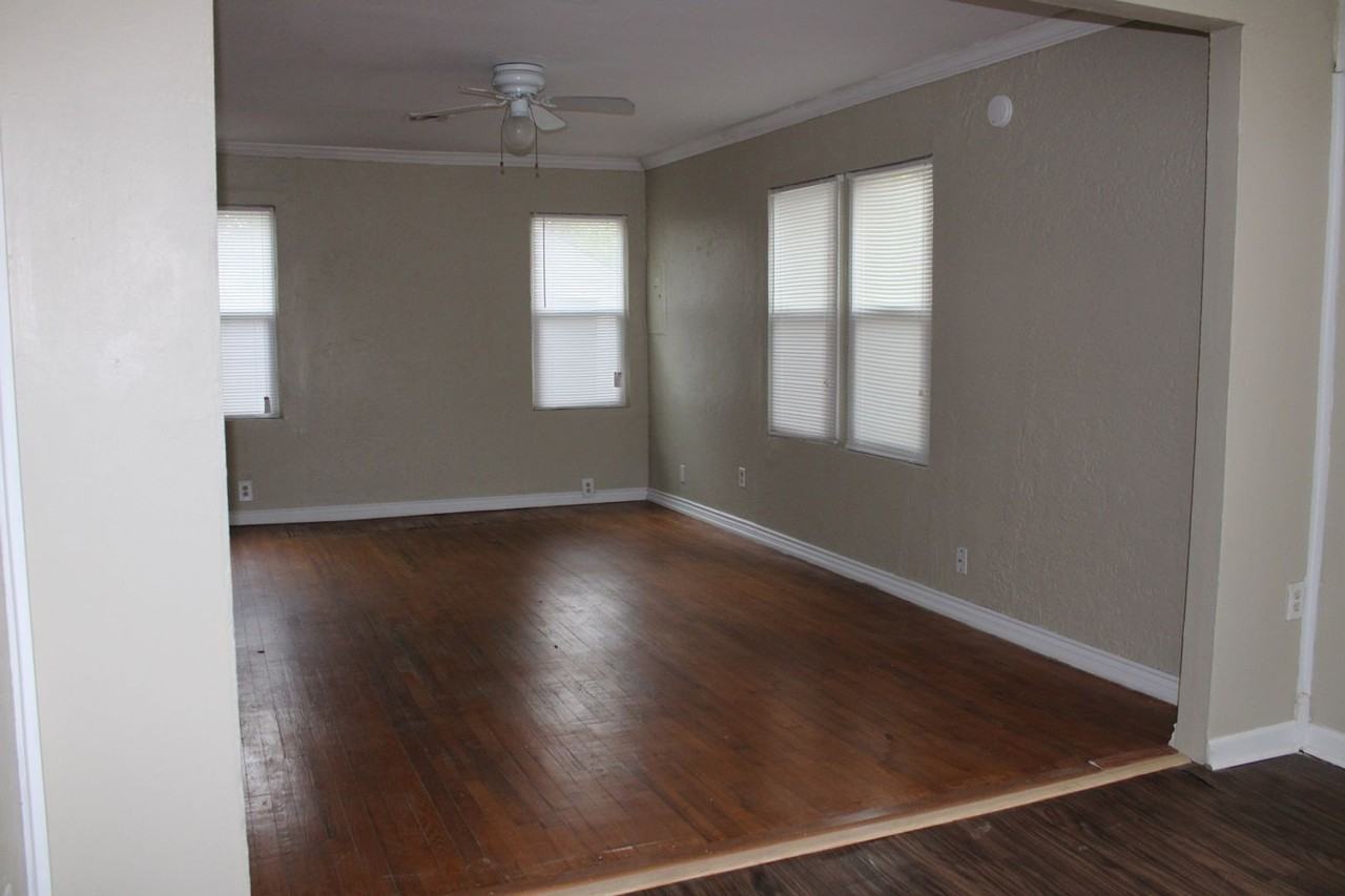 209 W Douglas Dr - Photo 3 of 18