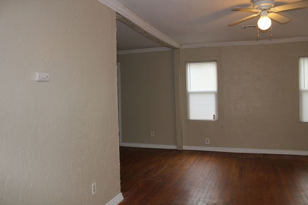 209 W Douglas Dr - Photo 4 of 18
