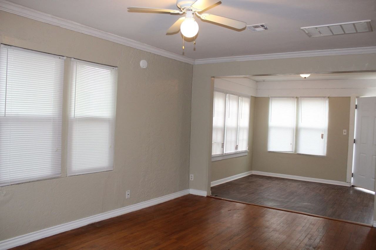 209 W Douglas Dr - Photo 5 of 18