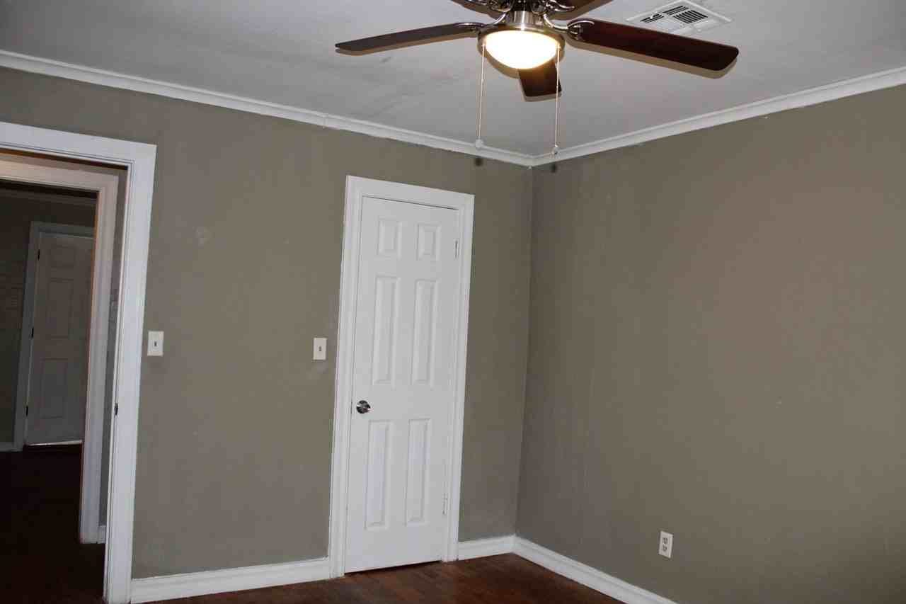 209 W Douglas Dr - Photo 7 of 18