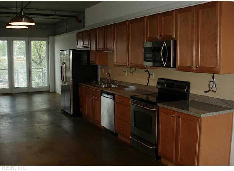423 Saint Pauls Blvd - Photo 2 of 8