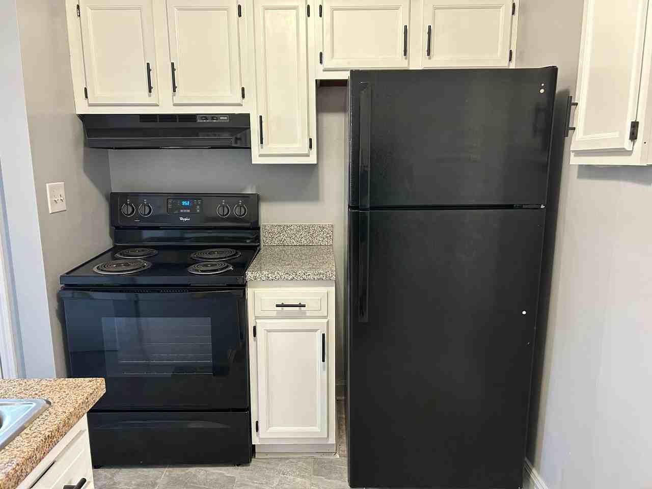 2224 Roslyn Ave - Photo 6 of 11