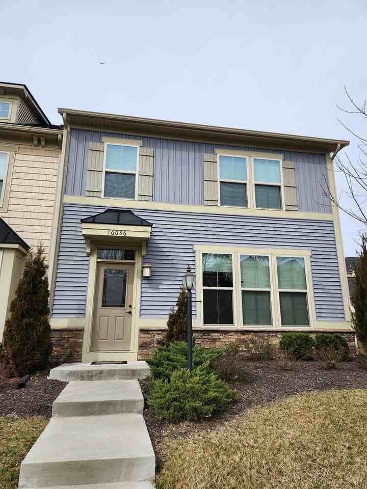 16636 Thornapple Run - Photo 2 of 18