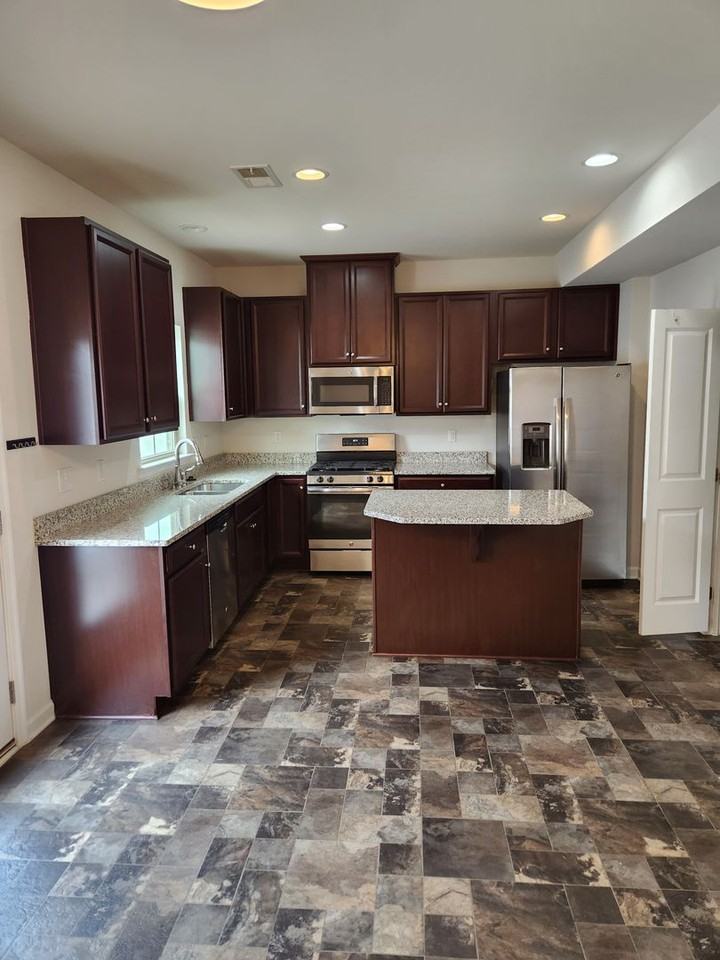 16636 Thornapple Run - Photo 4 of 18