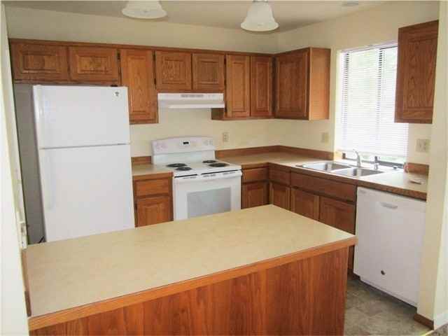 25980 Nw Circle Dr S - Photo 3 of 12