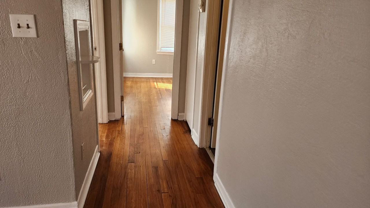 2917 Nw 45th St - Photo 2 of 24