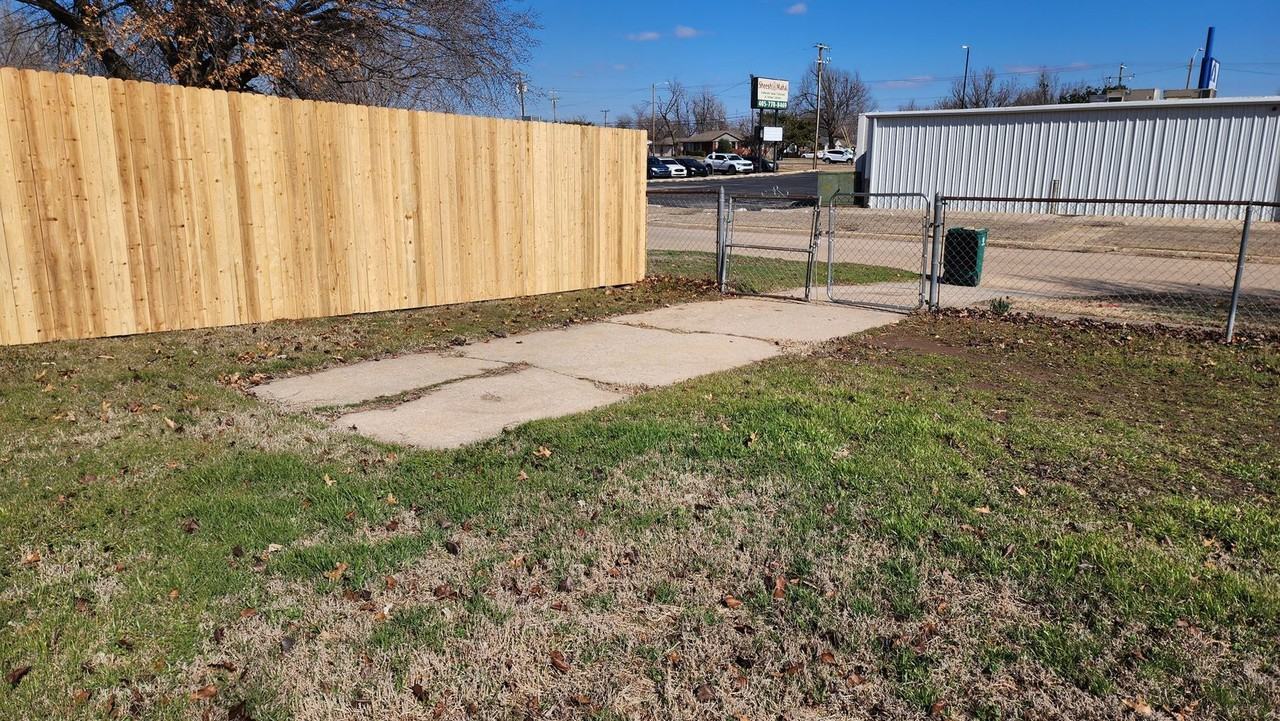 2917 Nw 45th St - Photo 3 of 24